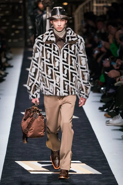 Look 14